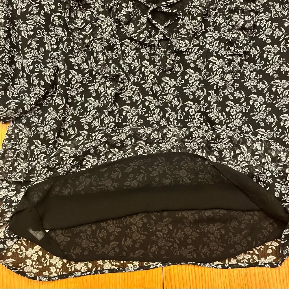 2/$30 Ann Taylor LOFT Lace-Up V-Neck Top w/ Ruffle Trim Puff Sleeves LaceUp Ties